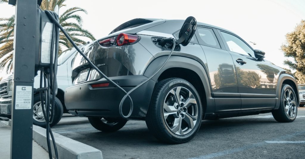 Crecimiento de los puntos de recarga para coches eléctricos en 2025